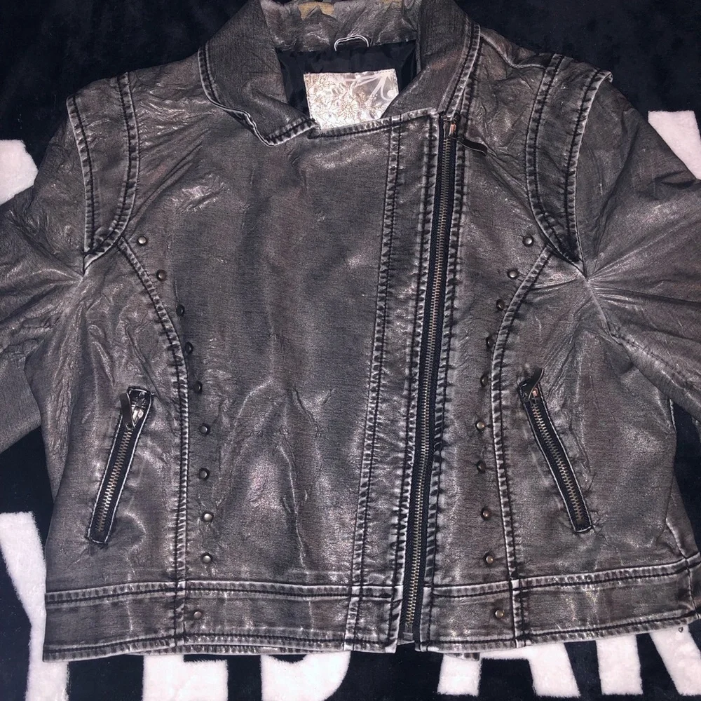 Jacket - Picture 1 of 6